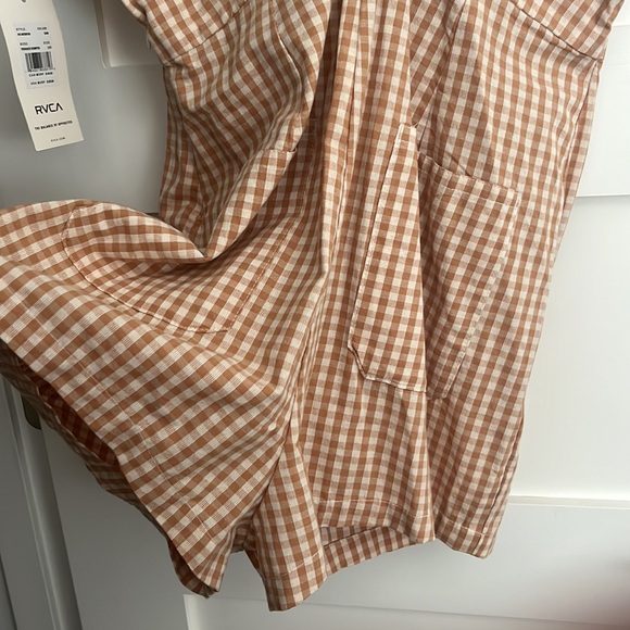 NWT RVCA (L) romper - Picture 6 of 6